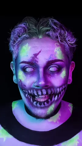 HIII ILL BE YOUR GUY 🪲🧃 #beetlejuicemakeup#creativemakeup#transition#supremesalty🧂#savagepandafamily🐼 