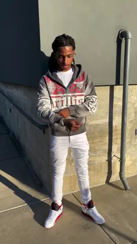 She fw the motion @rari 🔥🔥🔥🔥 jacket from @Arillist Xo 
