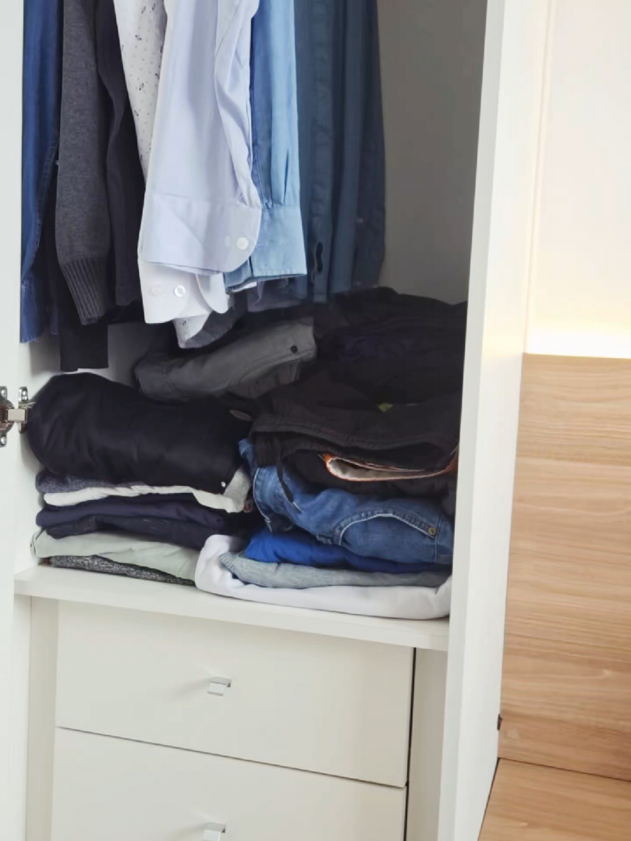 Organizar o guarda-roupa nunca foi tão fácil! Essas caixas organizadoras são de qualidade e resistente e deixam tudo com cara de closet dos sonhos  #caixaorganizadora #guardaroupa #closet #casaorganizada #dicadecasa 
