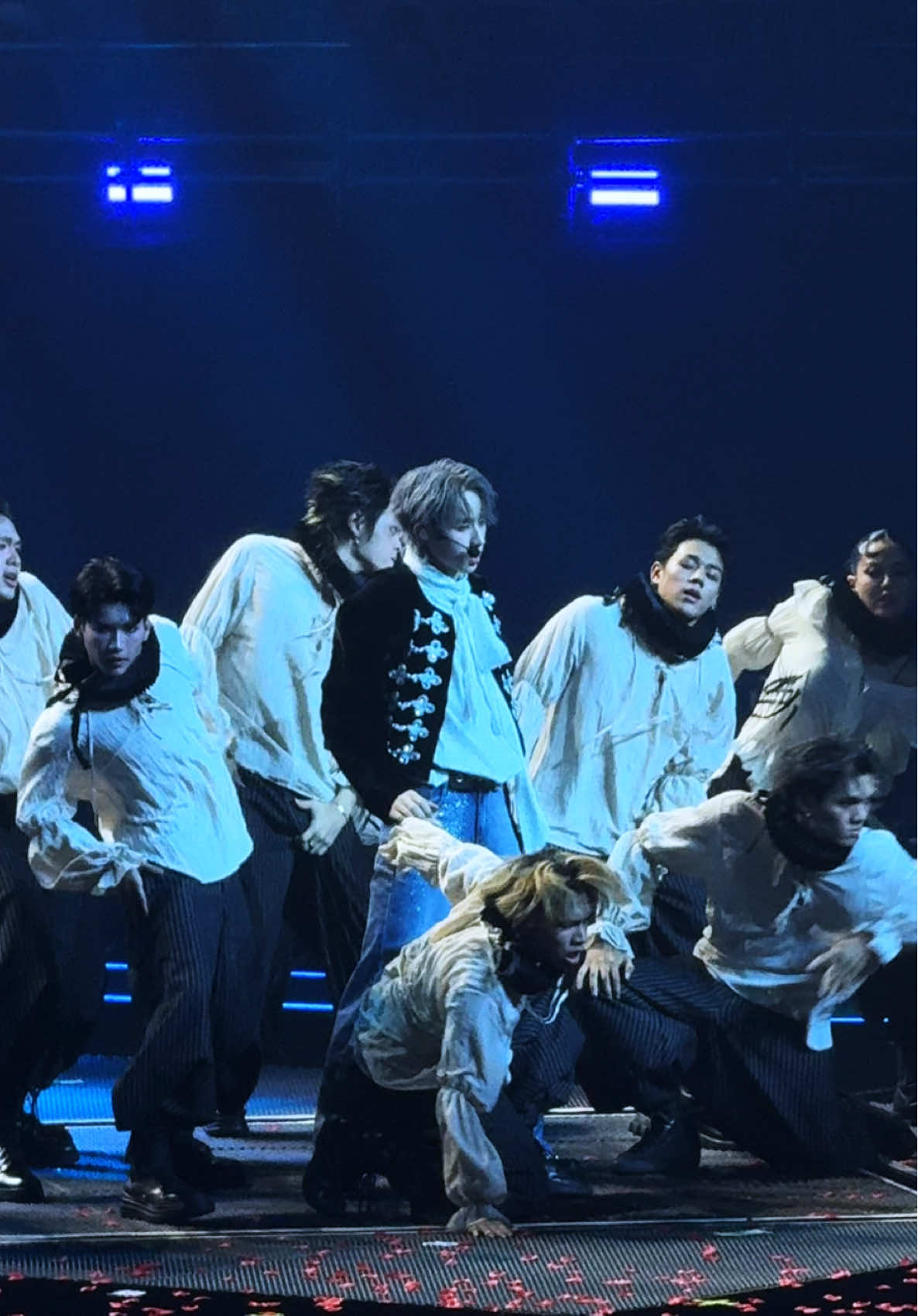 เธอโพล่มาจากไหนของจริง ไปโพล่ตรงนั้นได้ไง #hongshihoshi #lykn #LYKNDuskAndDawnConcertD1 #lyknduskanddawnconcert @ตี๋โบ๊เบ๊ 