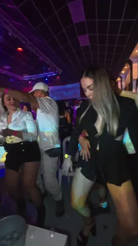 Hasta abajooo #concierto #latino #españa #paratiiiiiiiiiiiiiiiiiiiiiiiiiiiiiii 