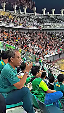 bawaadem💚🧡#thejakmania #bonek #surabayajakarta p