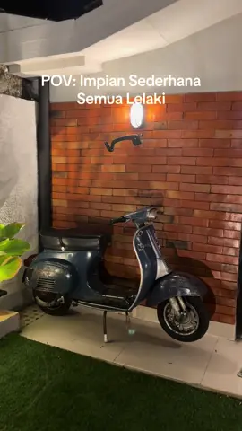 Rumah sederhana minimalis+vespa🍃 Btw vespanya kalo dijual laku berapa ya? #vespaklasik 