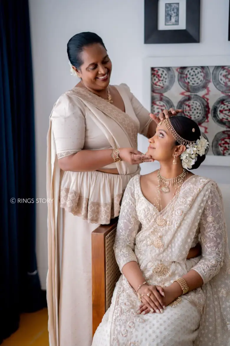 😩 ඔයාගේ ඒ දවස ලස්සන කරන්න අපි සූදානම් ඔයාගේ Dream Outfit එක ඔයාට ඕන විදියට හදලා Rent කරන්න @Ceylon Bridel & Luxury Sarees 0743140055 