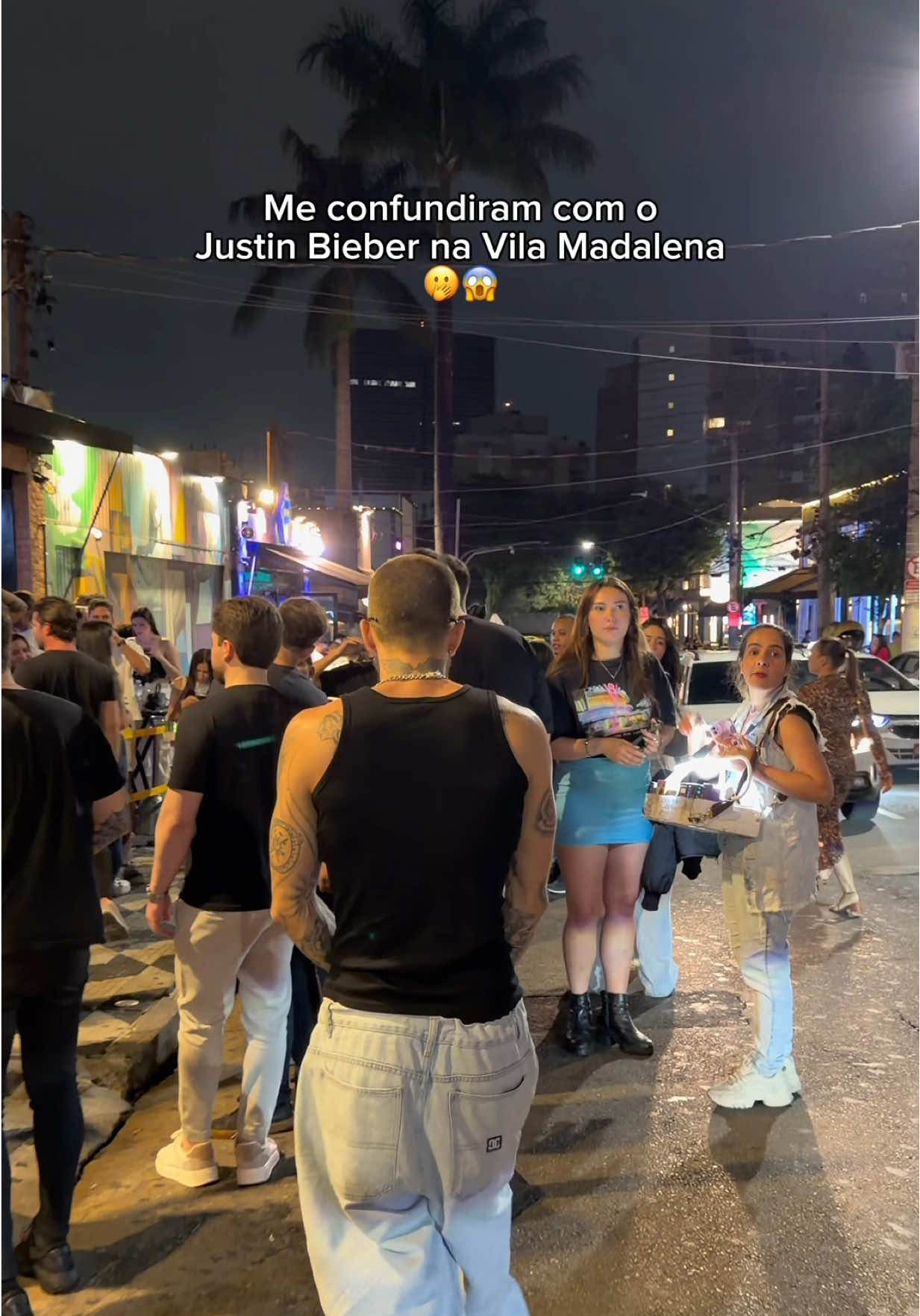 Todo mundo olhando sem entender nada 😱😂  #justinbieber #vilamadalena #sosia 