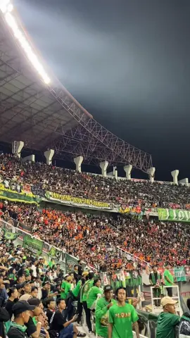 PASSION IN GBT 💚🧡 #persijajakarta #thejakmania #persebayasurabaya #bonek 