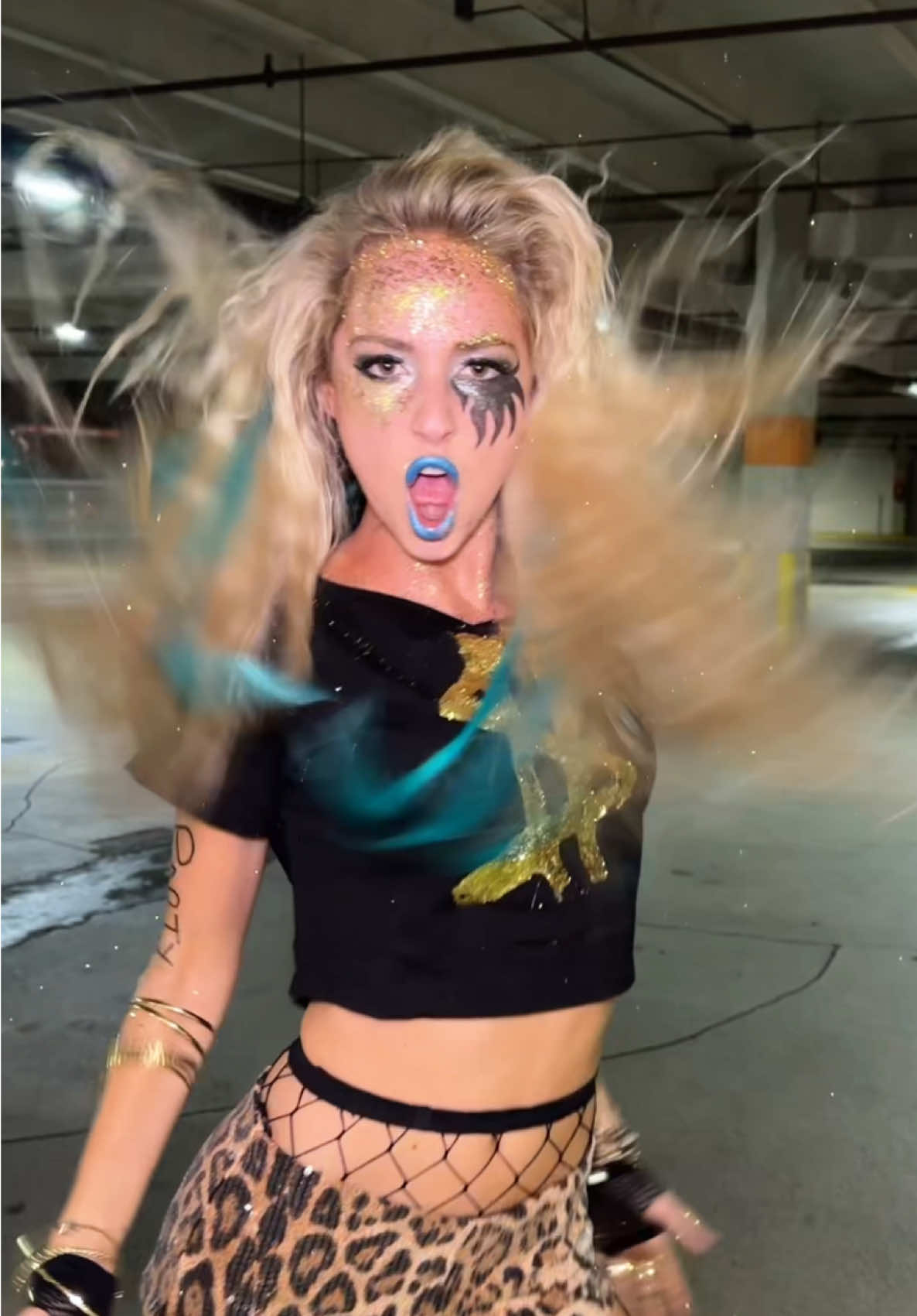 Can you guess who I’m dressed up as? #halloween #costume #nataliereynolds #pop #kesha Kesha Halloween costume