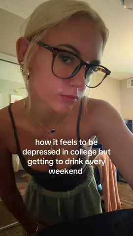 noooo y is this getting likes i look so chuzz  #college #depressed #collegelife #dormlife #grwm 