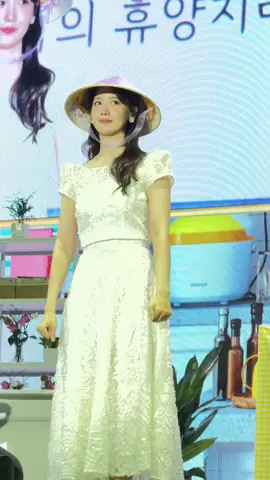 181025 - FMT YoonA in VietNam. Cách YoonA check in ở Việt Nam sắp tới🤣🤣 #bonappetityourmajesty #yoona #snsd #yoonalim 
