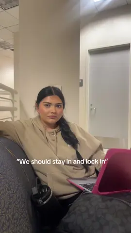 always doing side quest @cynthia👸🏻 #fyp #csusb #calstatesanbernardino #college 