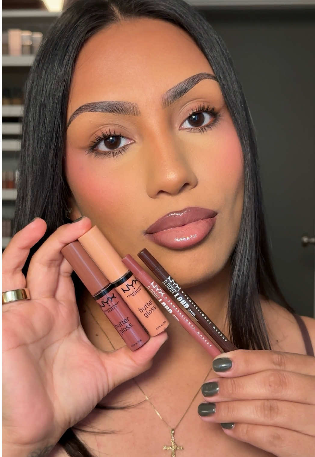 ombré lip combo🤎 @NYX Professional Makeup butter gloss & line loud lip pencil #ombrelips #lipcombo #lipgloss #makeup 