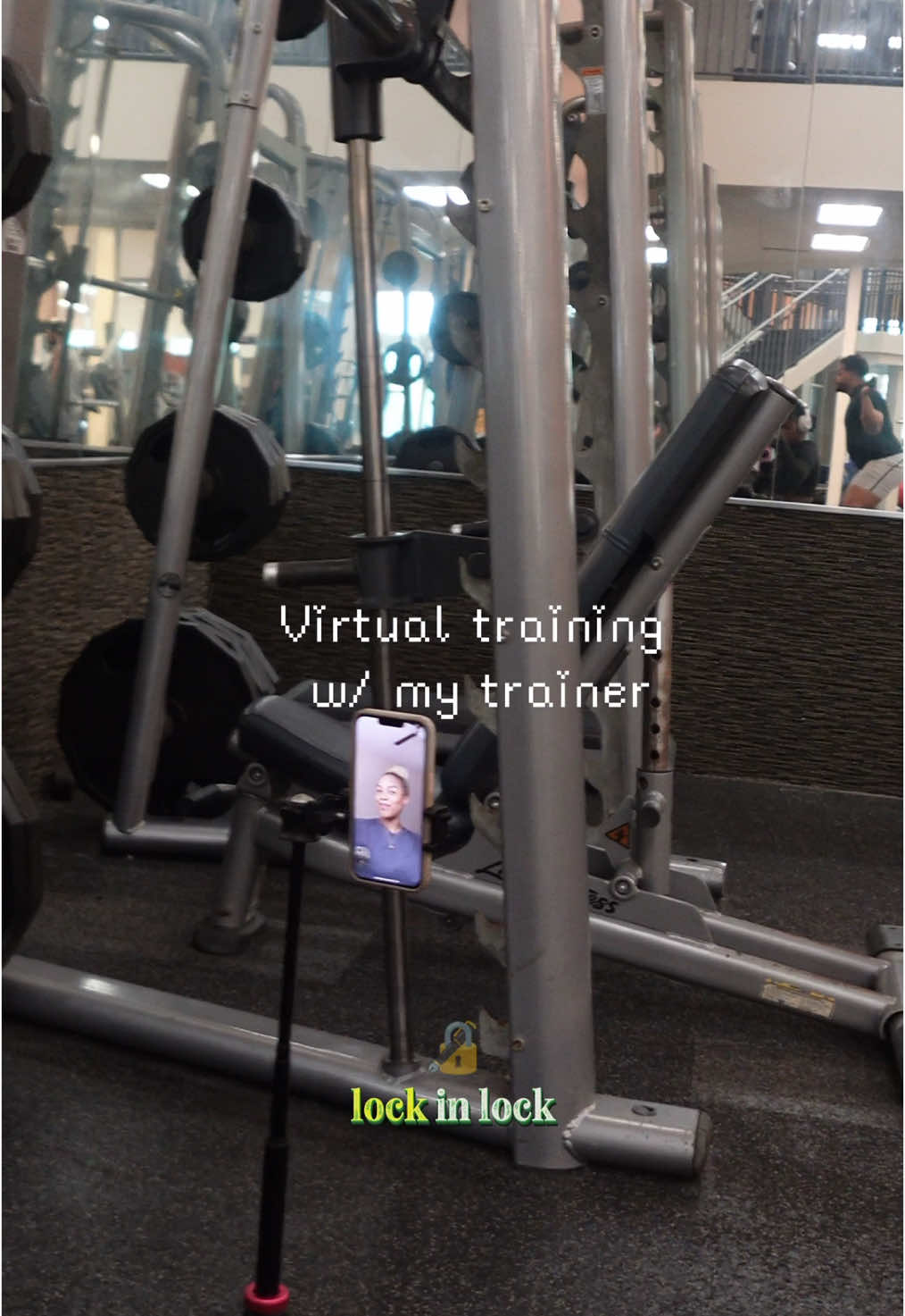 I thought I knew what I was doing with my workouts until @FARRAH FaceTimed me 😅 I forgot how she gives no mercy so I definitely wasn’t ready but it was 1000% worth it. Shoutout to her for perfecting my form and being my motivation as always!! And yes she is accepting clients 💪🏾 Full fit @Gymshark @Gymshark Women  #virtualtraining #1on1training #gymsharkwomen 