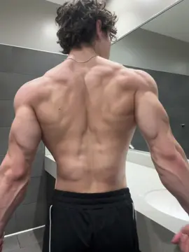 back day #gym #bodybuilding #aesthetic #gymmotivation #fyp 