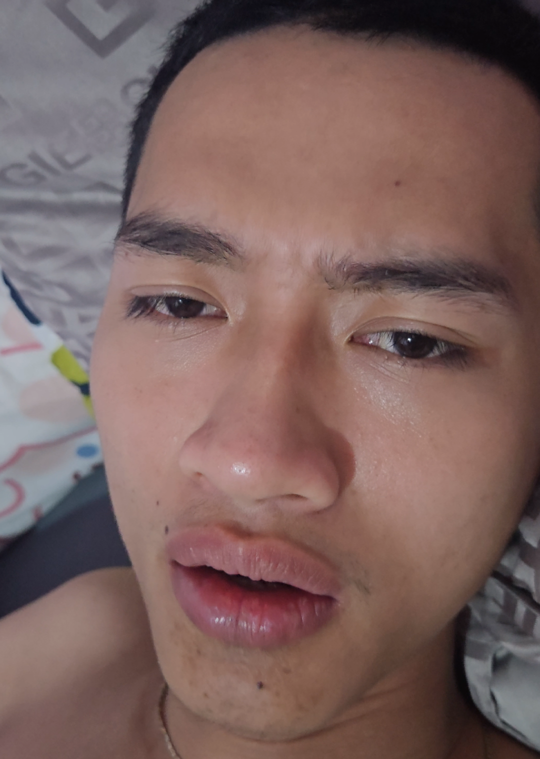 r làm gì khó coi dị 