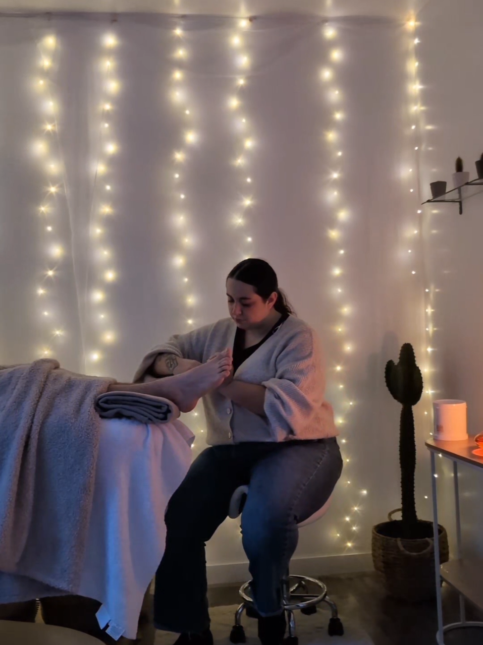 Prendre le temps de ralentir avec moi  ✨ #massage #calme #reflexologieplantaire #prendresoindesoi #detente 