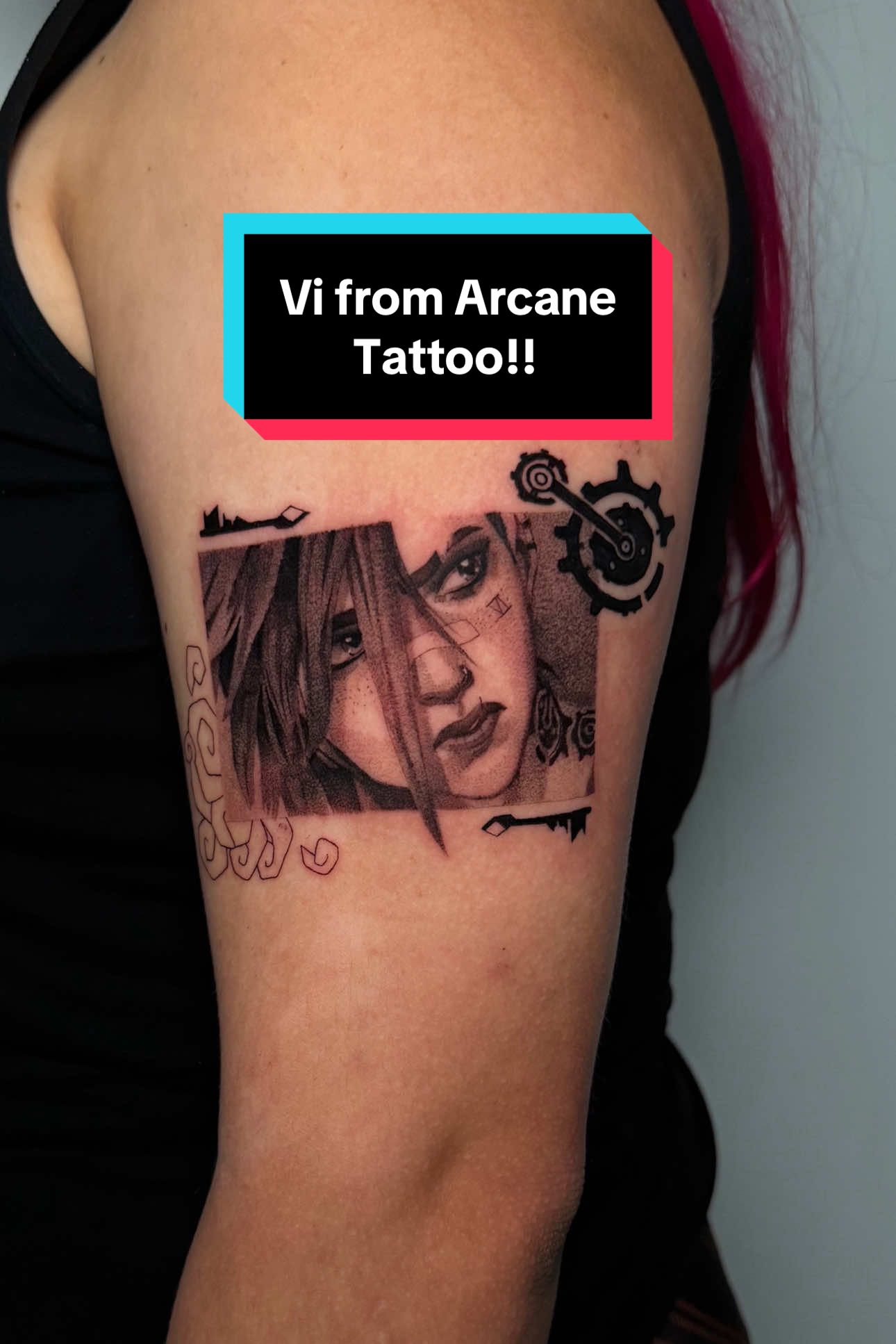 Come with me to get a tattoo!! I AM SO IN LOVE WITH HER @riotgames @League of Legends #vitattoo #viarcanetattoo #arcanetattoo 