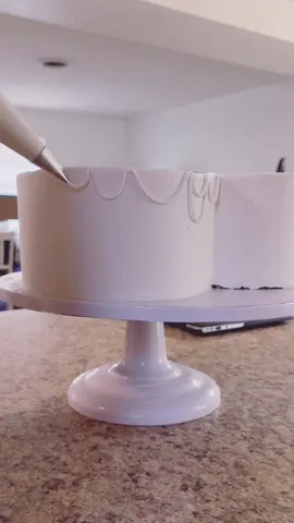 Please enjoy 1 minute of the most satisfying drippy droopy drop lines I’ve ever done. The buttercream was on my side today!  #bakeroftiktok #droplines #vintagecake 