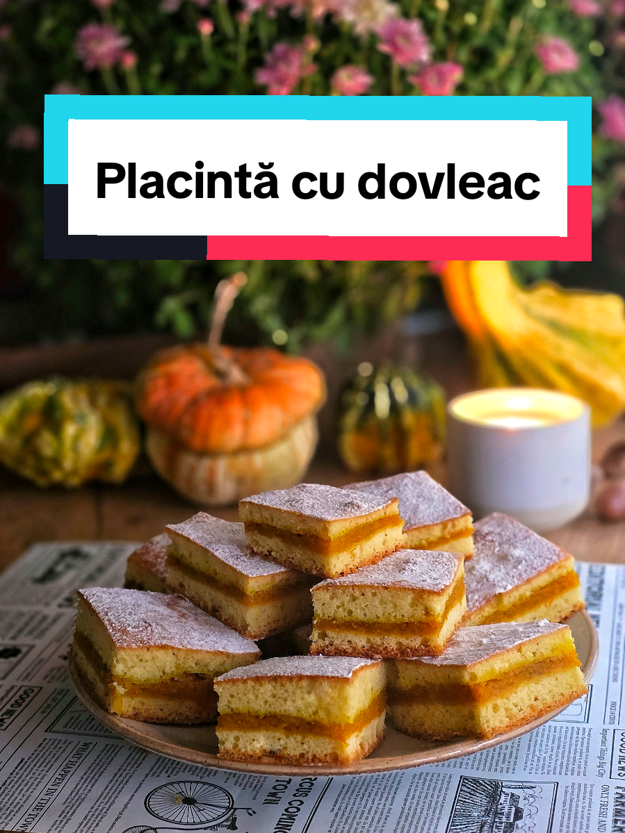 Placinta turnata cu dovleac ▪️1kg dovleac  ▪️5 linguri zahar  ▪️jumatate lingurita scortisoara ▪️un praf de sare Blatul ▪️5 oua  ▪️100g zahar  ▪️un praf de sare  ▪️5 linguri ulei  ▪️vanilie  ▪️125g iaurt (eu am folosit grecesc) ▪️7g praf de copt  ▪️230g faina  1️⃣ Incepem cu dovleacul pe care il curatam de coaja si seminte iar apoi in trecem prin razatoare.  2️⃣ Calim dovleacul cu 5 linguri zahar timp de apx. 10 min pana lichidul se evapora. La final adaugam si scortisoara. Lasam dovleacul sa se raceasca.  3️⃣ Batem spuma ouale cu zaharul timp de apx. 5 min. Adaugam apoi treptat uleiul, vanilia si iaurtul. Praful de copt il amestecam cu faina si le incorporam in 2-3 transe amestecand incet cu telul.  4️⃣ Punem jumatate din compozitie in tava tapetata cu hartie de copt, nivelam si coacem apx. 10-15 min la 180°C. Este gata cand se rumeneste putin la suprafata.  5️⃣ Adaugam deasupra dovleacul, nivelam si completam cu restul de compozitie ramasa.  6️⃣ Coacem apx. 34-40 min la 180°C pana se rumeneste frumos la suprafata. Lasam sa se raceasca iar apoi o putem scoate din tava si portiona. Este grozava si pudrata cu zahar pudra vanilat.  O bunatate!  Cu drag,  Emilia! 🧡💛🧡💛🧡 . . #placintacudovleac #dovleac #reteteusoare  #placintaturnatacudovleac 