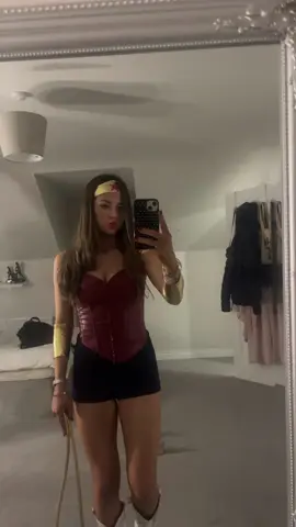 🦸🏽‍♀️🦸🏽‍♀️#fyp #halloween #wonderwoman 