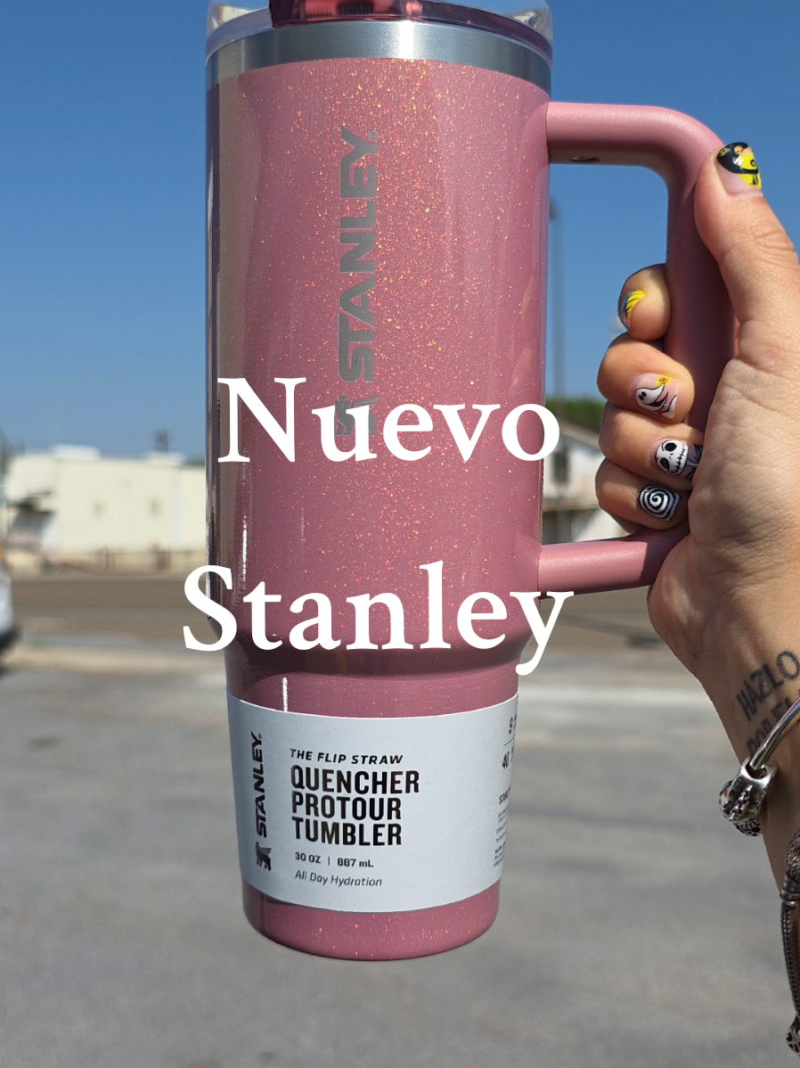 Amando el nuevo 💫 Stanley de la colección Holiday Happenings Collection 💖 color Port Shimmer 🤩  Disponible en 20 y 30 onzas orignal en Cubos Happy 🔝✅️🇺🇸 #Stanley #termo #cuboshappy #fyp #enviosnacionales 