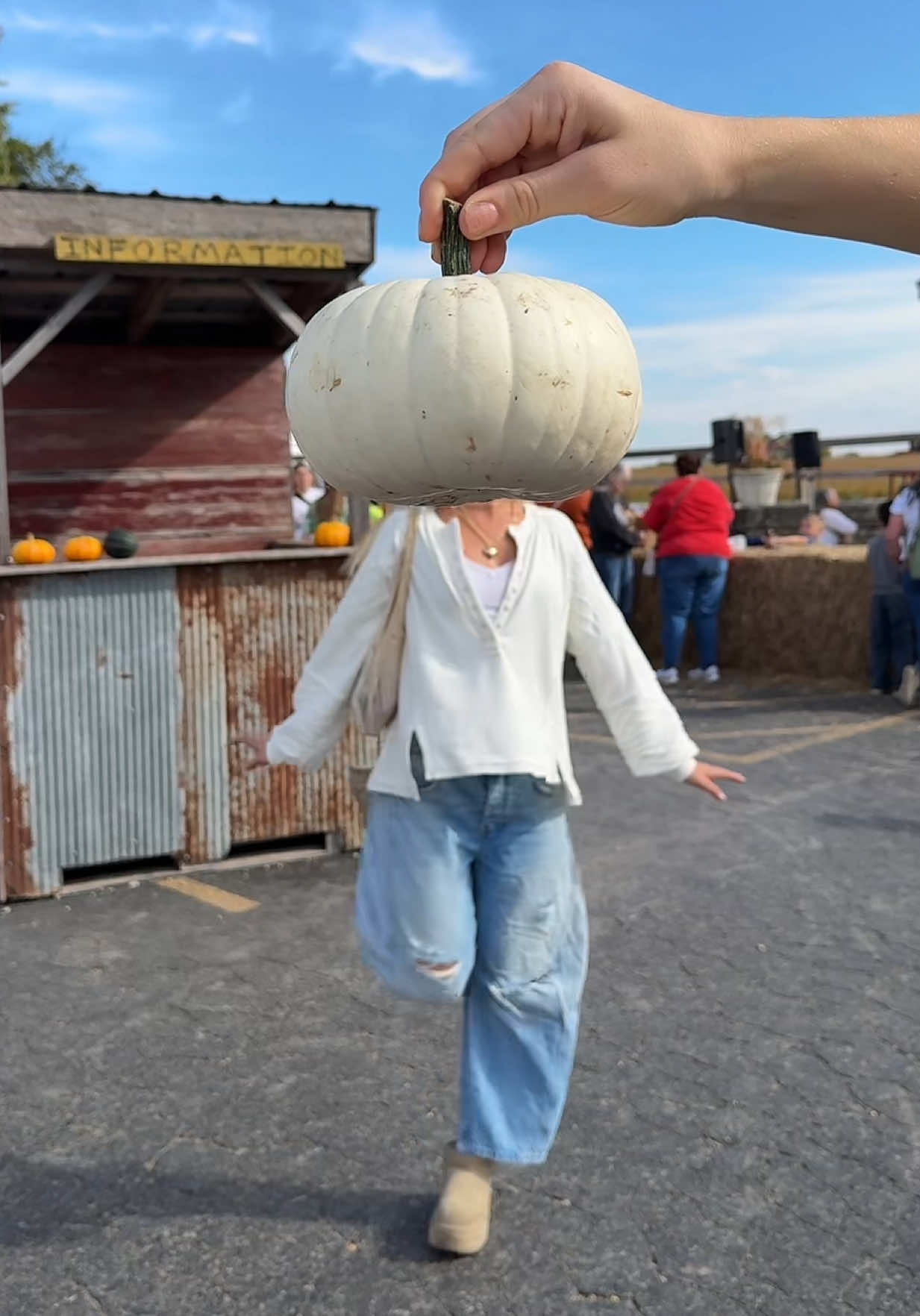 morning at Louisburg Cider Mill 🍎🍂🍻🍩🎃🍏#kansascity #pumpkinseason #pumpkinpatch #louisbergcidermill #pumpkinheadphotoshoot 