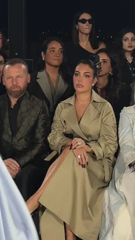 @Georgina Rodríguez caught in HU EYES // RIYADH FASHION WEEK 🇸🇦  #RiyadhFashionWeek #georginarodriguez #الرياض #السعودية #جورجينا_رودريغيز🇵🇹🤙🏽 