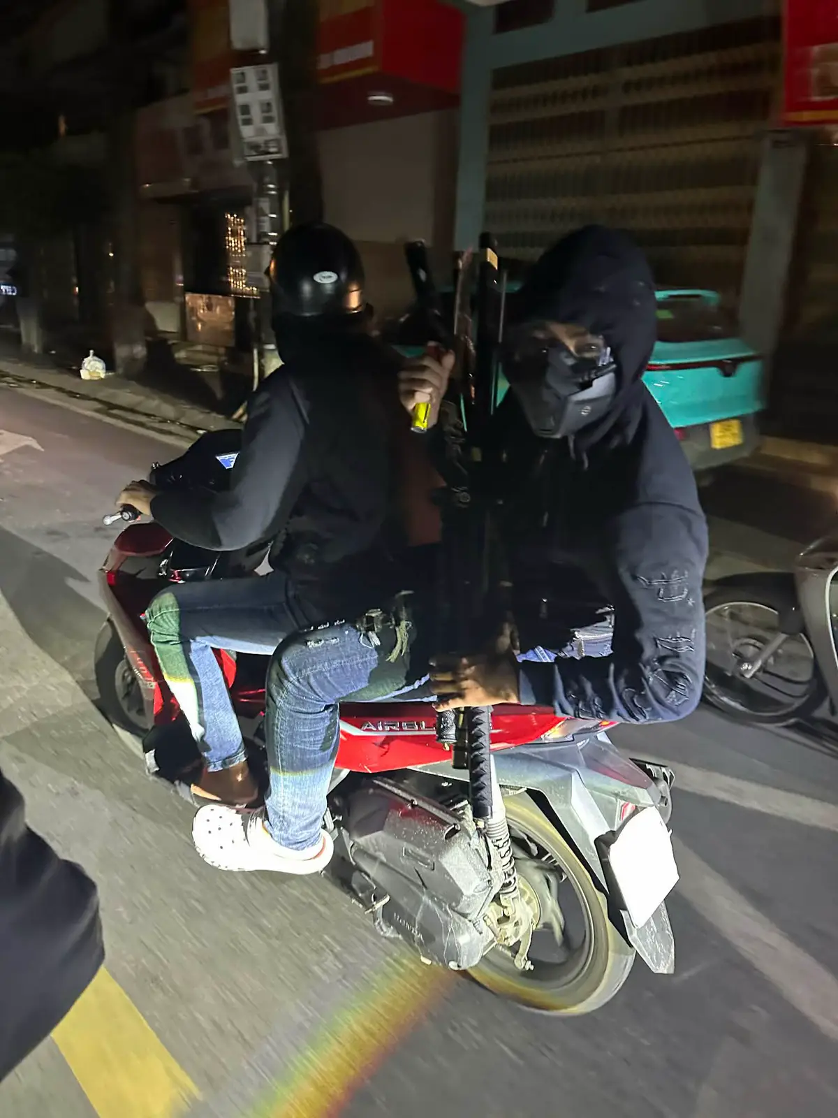 song sát 12h ngã 6 