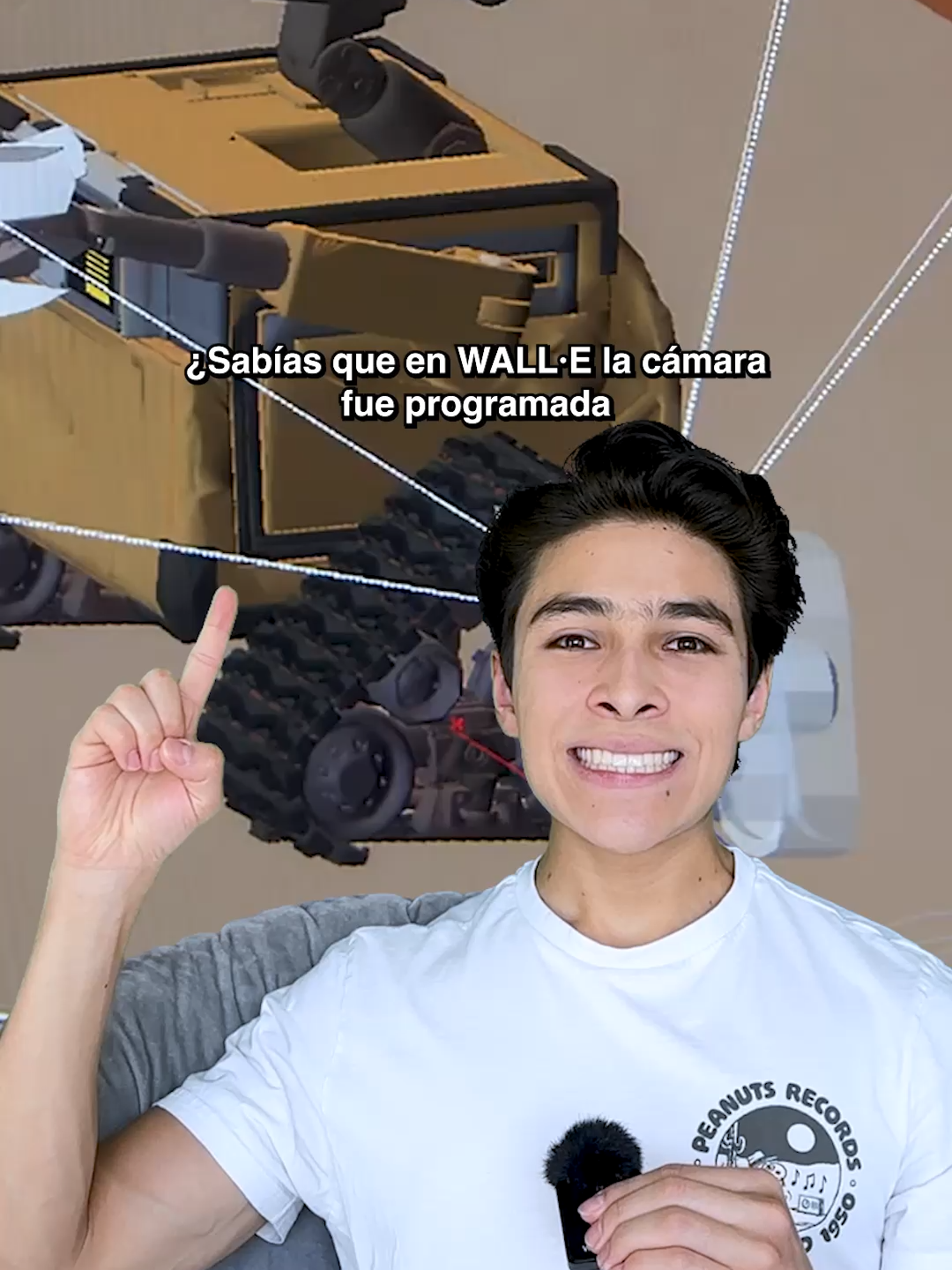 WALL·E: LA CÁMARA QUE COMETÍA ERRORES HUMANOS 🎥🤖 #walle #pixar #disney #andrewstanton #cine #peliculas #animación #vfx #tecnología #panavision #lentes #makingof #behindthescenes #rodaje #filmación #documental #detalle #curiosidades #datoscuriosos #cinefilo #culturapop #icónico #épico #visual #impactante #historia #producción #storytelling #realismo En WALL·E, Pixar programó su cámara virtual para cometer errores humanos: zooms torpes, temblores y desenfoques reales. Fue la primera película del estudio que imitó la cinematografía documental, haciendo que incluso la cámara pareciera un personaje más. Fuente: The Making of WALL·E — Pixar