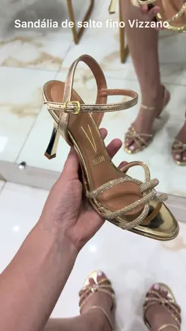 Sandalia Vizzano salto fino para você brilhar ✨ 