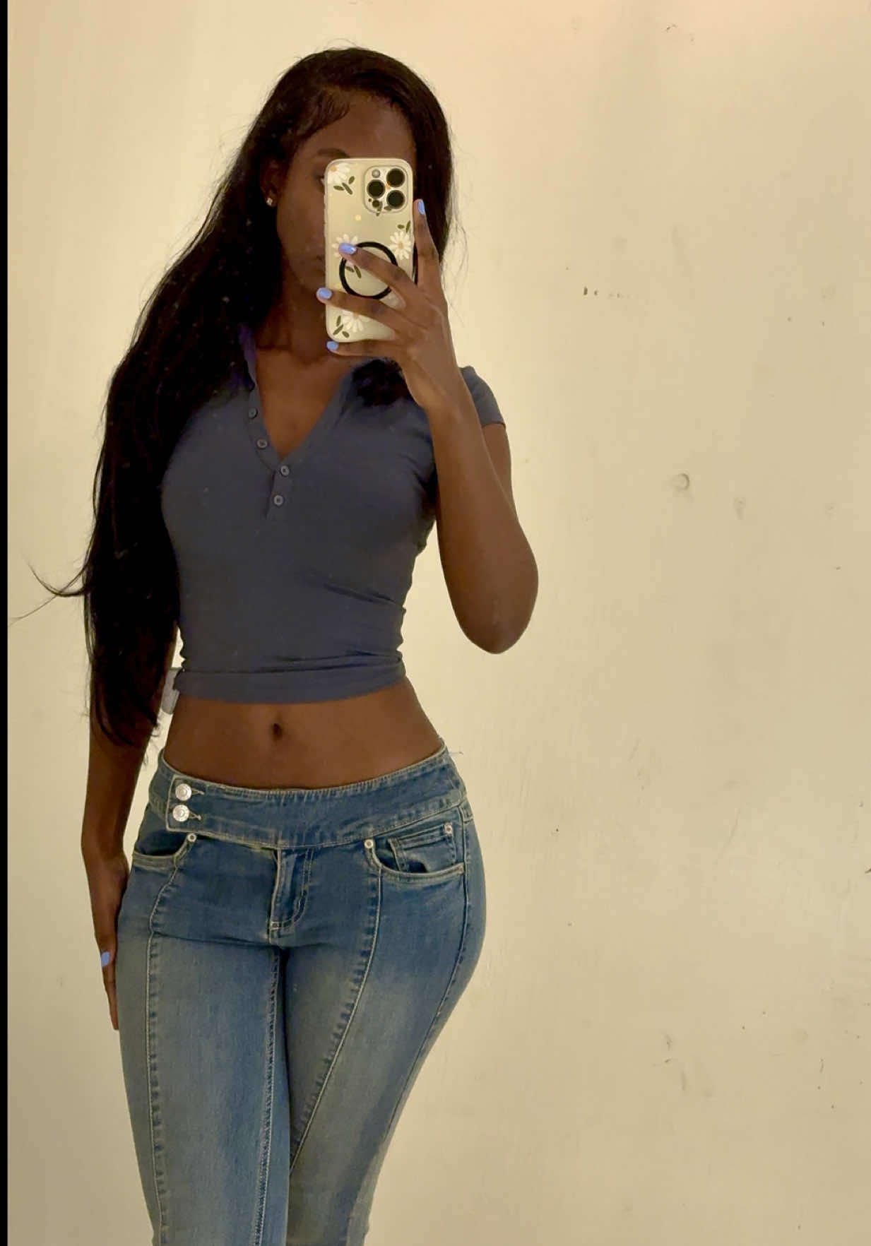 The most flattering low rise jeans ive found!! @Garage Clothing is doing something right!  . . . #iweargarage #garagepartner #fashiontiktok #lowrise #fashiontiktok 