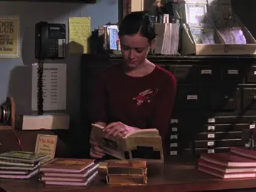 📚🤍 | #rorygilmore #gilmoregirls #gilmoregirlstiktok #books #BookTok 