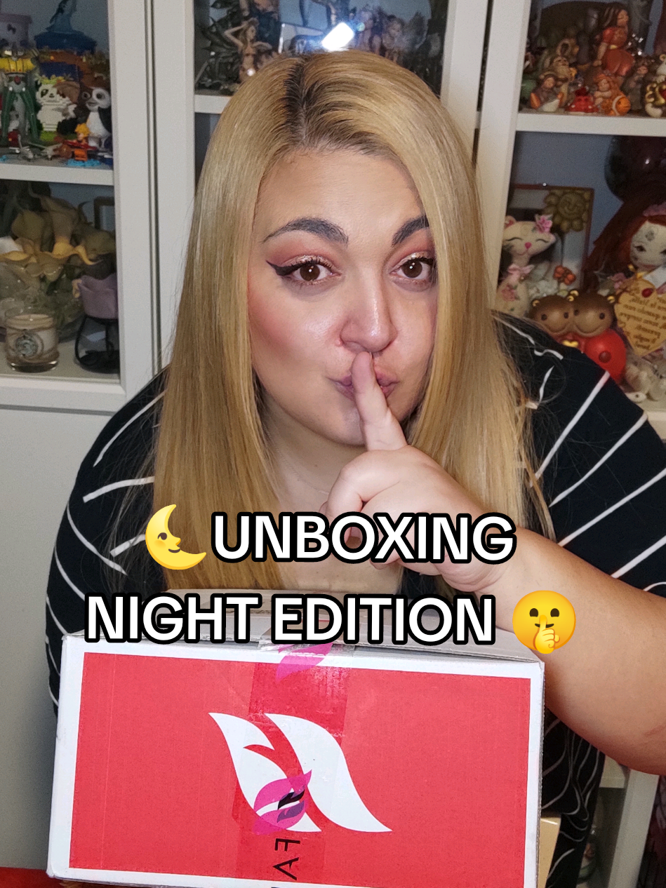 🌜C’è chi dorme, e chi apre pacchi 💅 Ogni prodotto è stato preso con un super sconto.., e questa notte te li mostro… Chi di voi ama fare unboxing di notte come me? 🌙 #unboxingvideo #farmasi #lavorodacasa
