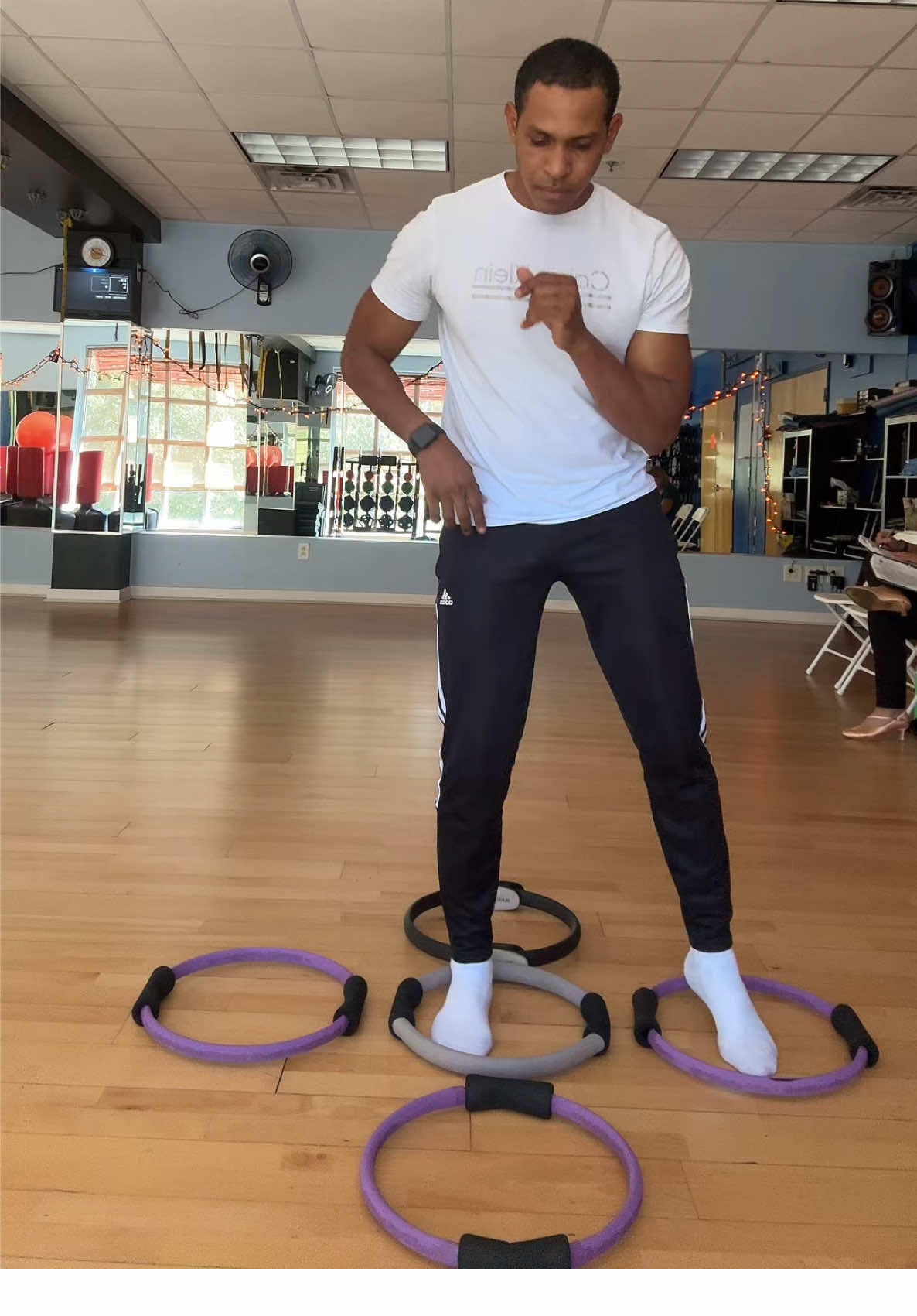 Antes de aprender a bailar, primero, desplazate sin música coordinado, luego colocas música y baste un ritmo de menor a mayor y vas aumentando la velocidad, mejoras la técnica y así vas progresivamente mala correcta. No empieces a correr si antes no has caminado. #salsa #tutorials #aprendeabailar #paratiiiiiiiiiiiiiiiiiiiiiiiiiiiiiii #tiktok 