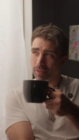 No windows? No problem ☀️ One light + diffusion = instant daylight. Looks like golden hour, feels like magic. Save this for your next shoot 🌤️ #fyp #contentcreationtips #creatorlighting #lightinghack #filmmakingtips 