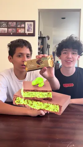 Trying Dubai chocolate with @𝓥𝓵𝓪𝓭 and @Hayden #dubaichocolate #dubaichocolatebar #fyp #Haydenhasalowtaperfade 