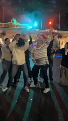 #liveyourbestlife thank you to my backup dancers #frightfest #wildwaves @wildwavespark_official #lovegrama #gramacarolyn 