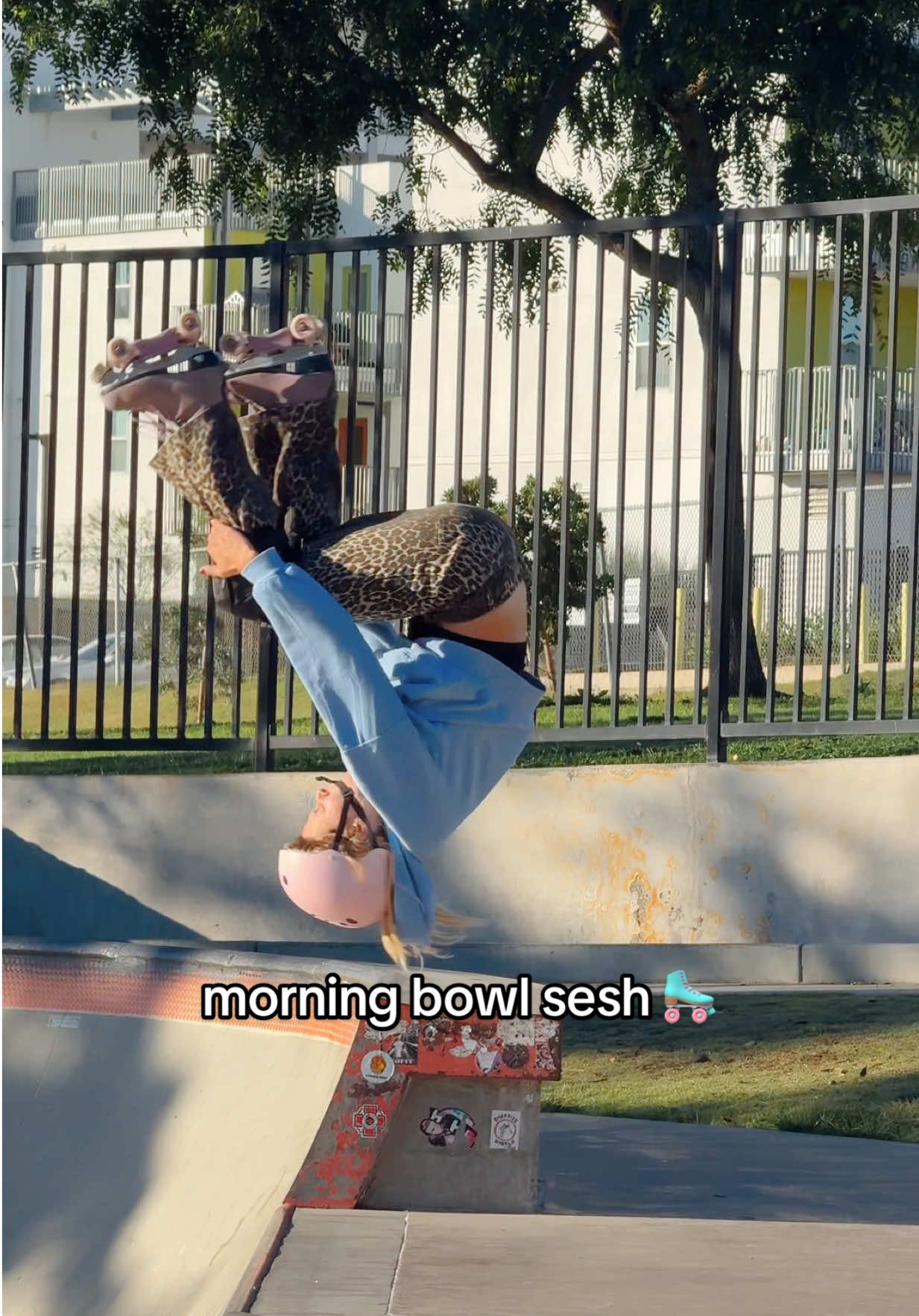yesterday morning at the skatepark 🛼 I need to have a day where I just drill my aerials soon because I’ve neglected them for too long as you can see 🫣💀 #rollerskating #skatepark #morningroutine #rollerskates #rollergirl 