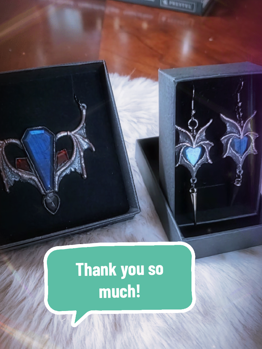 Come pack an order with me for Vicky. #thankyou #vampqueen #labradorite #jewelryset #handmadejewelry 