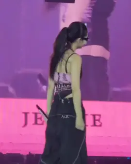 SEMANGAT BANGET KALAU UDAH SALING LIHAT SALING PAHAM 😂😅😆🤩 @JENNIE @LISA  #JENLISA #deadlineworldtourblackpink #bpintaiwan #blackpink #jenlisarealcouple 