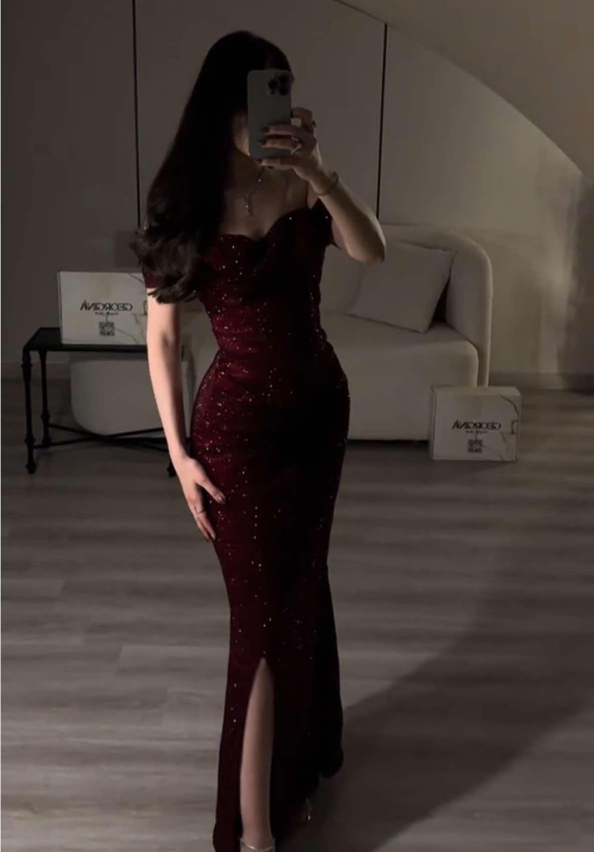 اسم الفستان: الاوركيد اللمعه البرغندي #تنفذينا_وتصويرنا_الشخصي #explore #جورجينا #fyp #foryou 