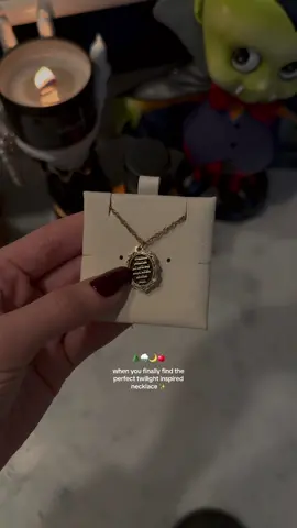 let’s start with forever ❤️‍🔥 #teamedward always 🧛🏻✨ @Wicked Wicks Candle Co #twilight #twilighttiktok #edwardcullen #bellaswan 