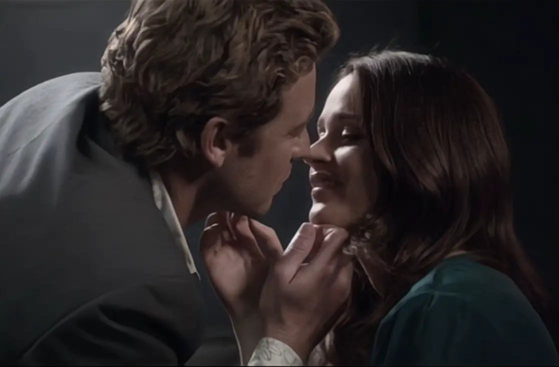 فتحت لك قلبي اللي قفلته عن الغير  وغدا مكانك يسار صدري غالي عطيتك كل ما املك من محبه وتقدير  ولك بقلبي حبٍ ماله اول ولا تالي مابي غيرك لو البشر على ضوابير  مكتفي بك وبنيت يمك امالي