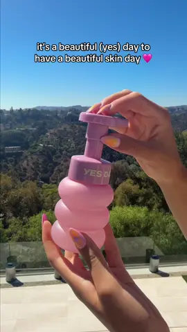 Saturday checklist: positive vibes, glowy skin, good mood 💛☁️ #YesDay #GlowAllOut #TeenSkincare #TweenSkincare #FeelingGoodLooksGoodOnYou