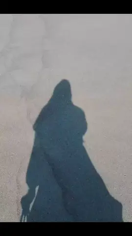 Aku tumbuh menjadi perempuan yang tidak pernah nuntut apa apa, ga berani bilang 