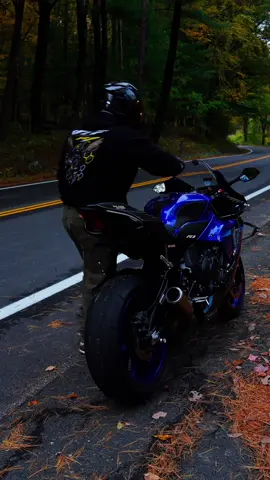 🫀…..#yamahar1 #1000cc #motorcycle #scproject #agvhelmet 