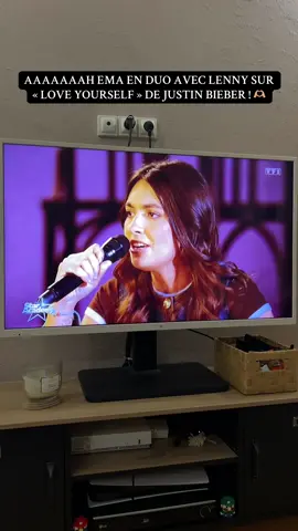 Ema, la candidate qui avait été informé de sa candidature par Héléna, interprète « Love yourself » de Justin Bieber pour le 1er prime ! VOUS EN AVEZ PENSÉ QUOI ? 🥹 #staracademy #starac #tf1 #ema 