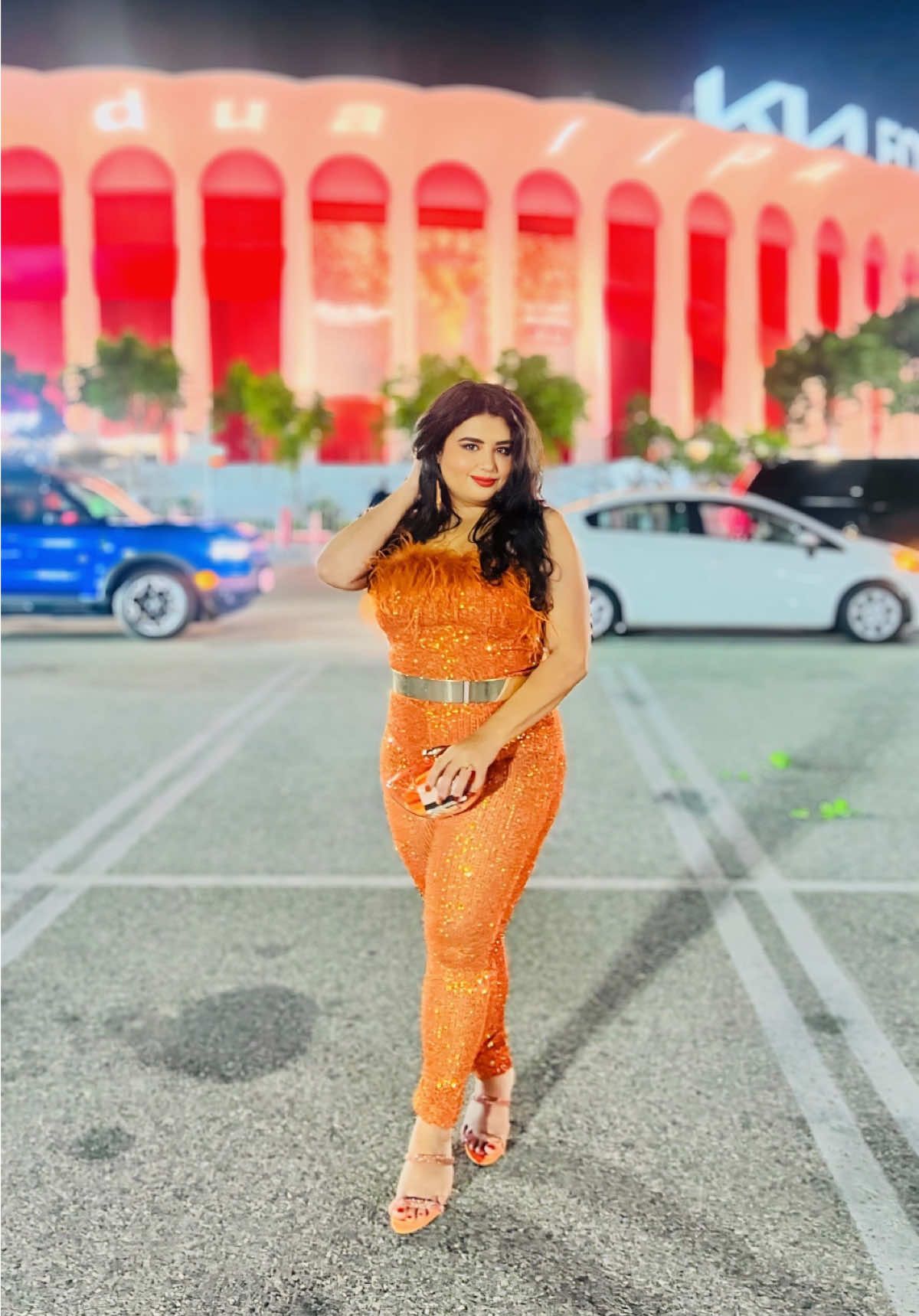 🧡🍂🍁 #falloutfits #outfitinspo #sequins #feathers #TikTokFashion 