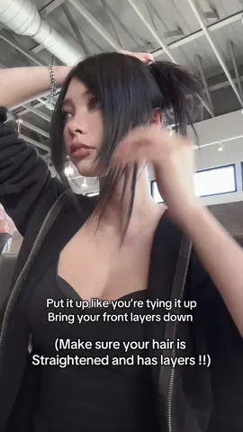 Since a lot of you guys requested it ! It mostly is just about having a lot of layers and straightened hair. If you want a tutorial on how I do my side bangs too let me know:)