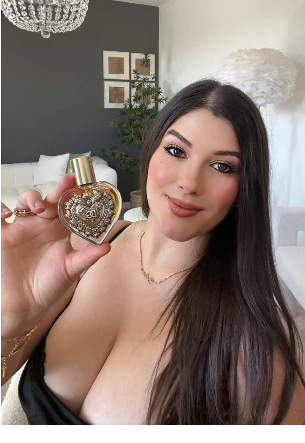 @Dolce&Gabbana with my go to fragrance 😮‍💨🍋🥃🍨 DEVOTION💛💗✨  #dolcegabbana #dolceandgabbana #dolcegabbanabeauty #perfume #devotion 