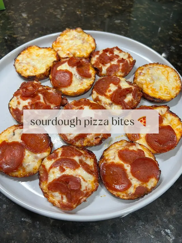 - preheat oven to 450F - spray muffin pan  - add 1 tbsp of sourdough discard to pan (add more if you like a thick crust) - season with oregano or Italian seasoning  - cook for 8-10 minutes  - remove then add pizza sauce, cheese, and pepperoni (or whatever toppings you like) - cook for an additional 8 minutes  #sourdoughdiscard #pizza #snack #EasyRecipe #viral 